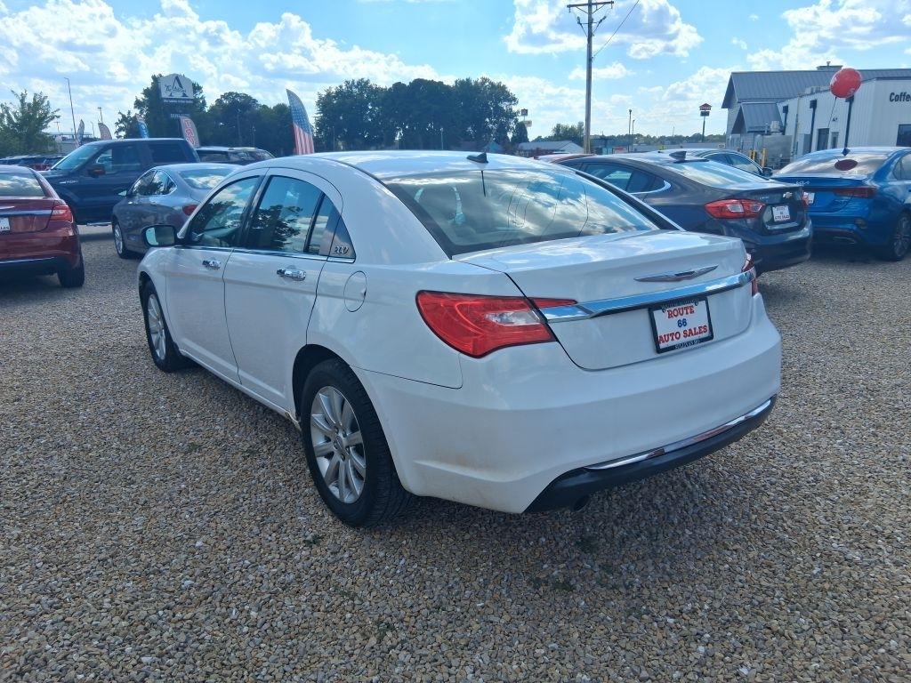 Chrysler 200  2013