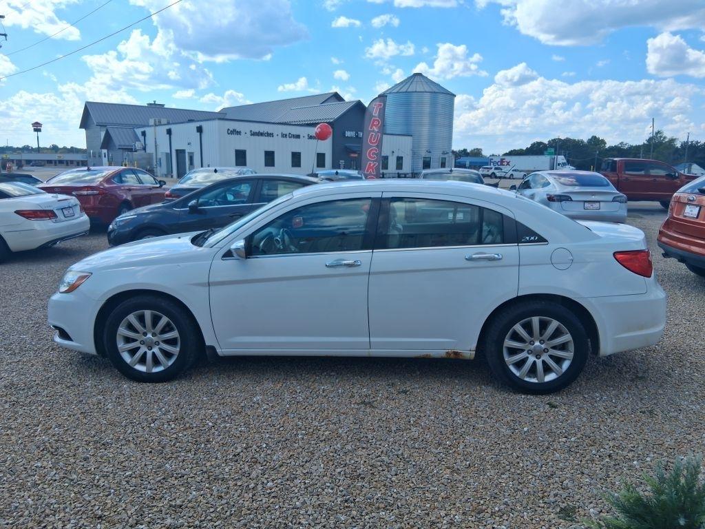 Chrysler 200  2013