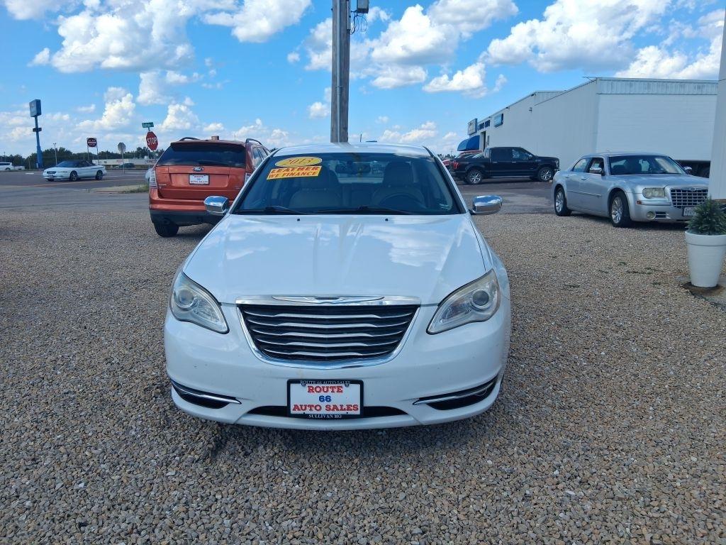 Chrysler 200  2013