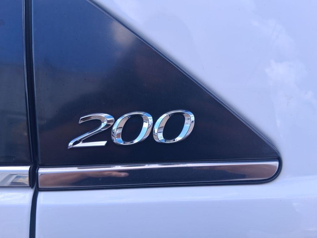 Chrysler 200  2013