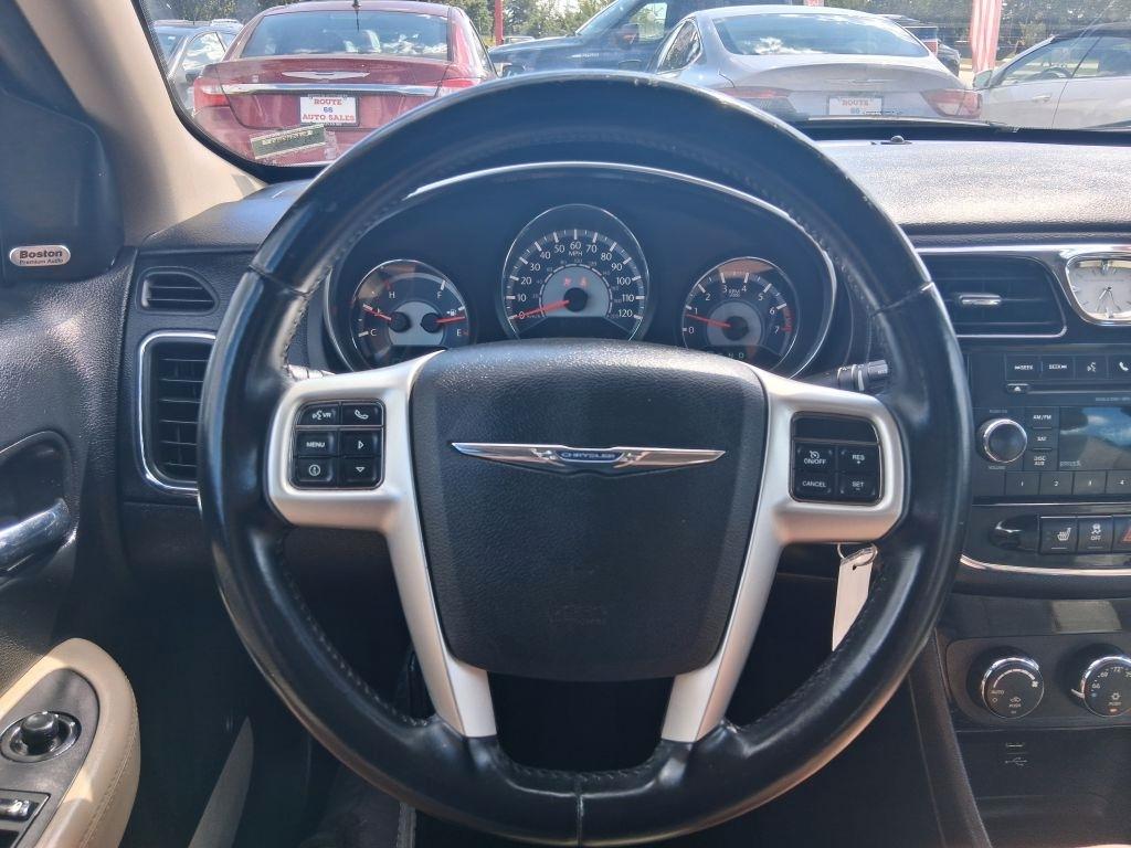 Chrysler 200  2013