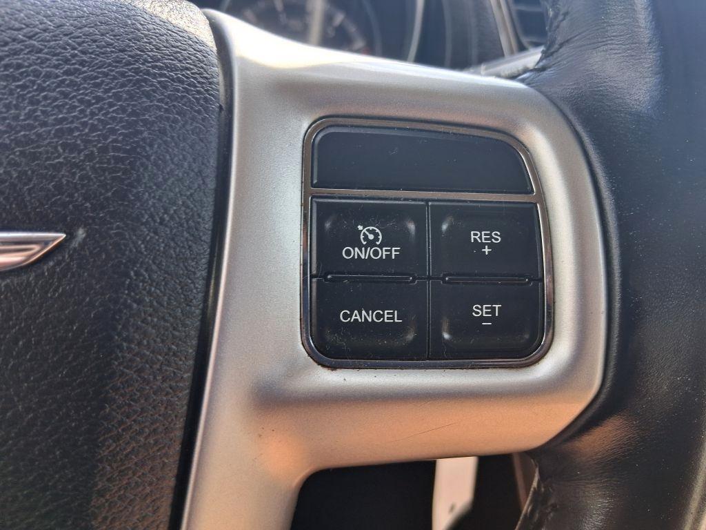 Chrysler 200  2013