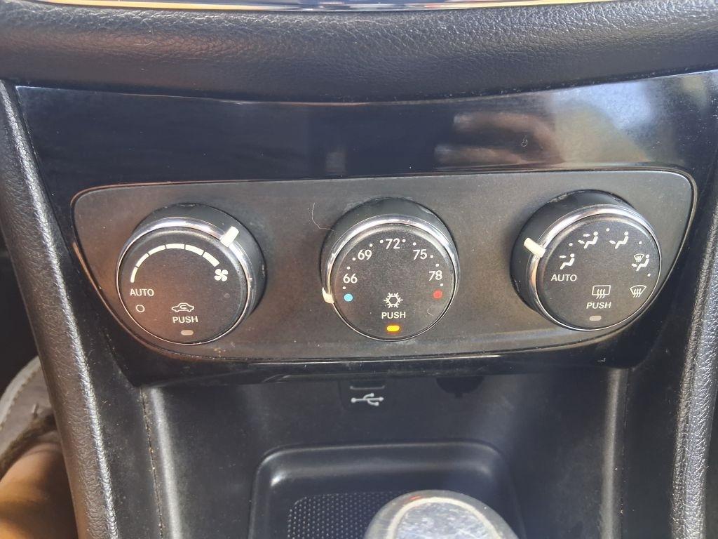 Chrysler 200  2013