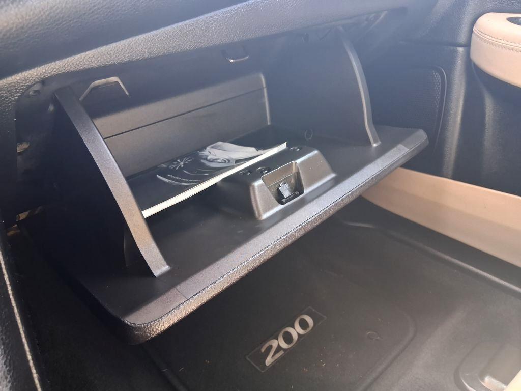 Chrysler 200  2013
