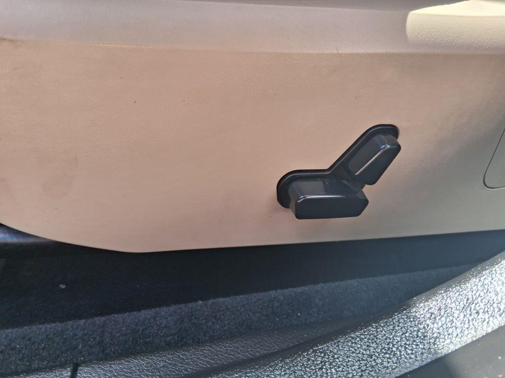 Chrysler 200  2013