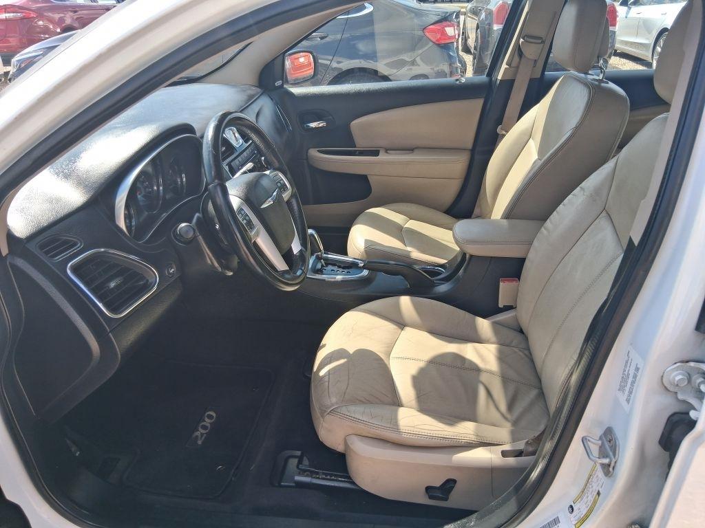 Chrysler 200  2013