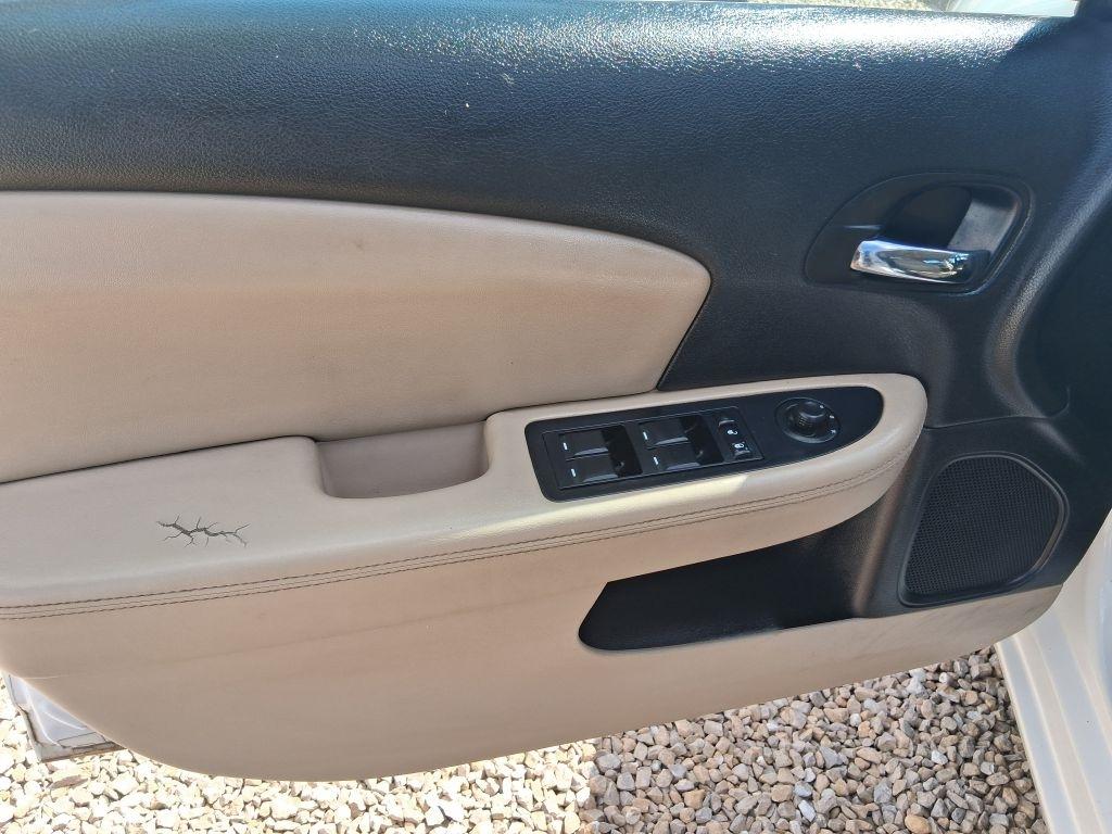 Chrysler 200  2013