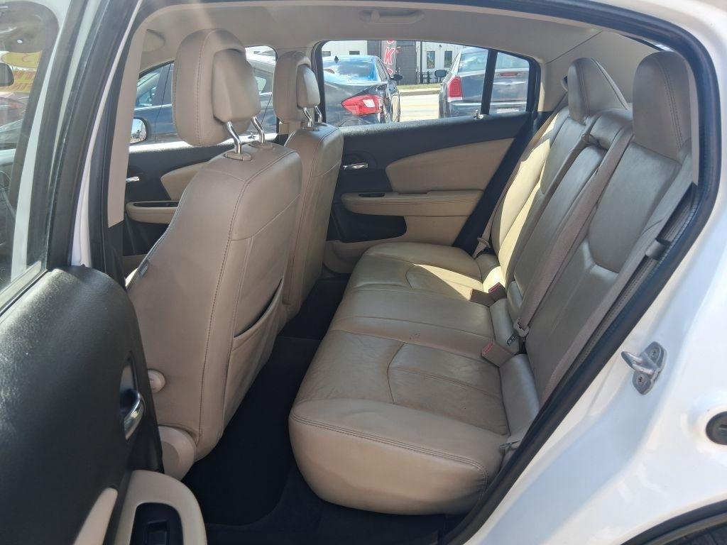 Chrysler 200  2013