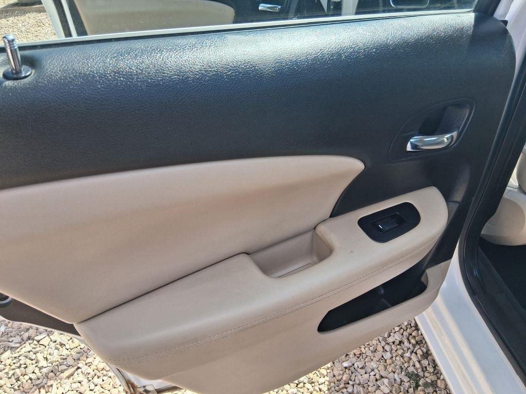 Chrysler 200  2013