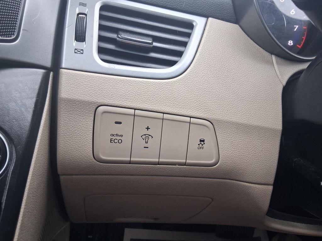 Hyundai Elantra  2015