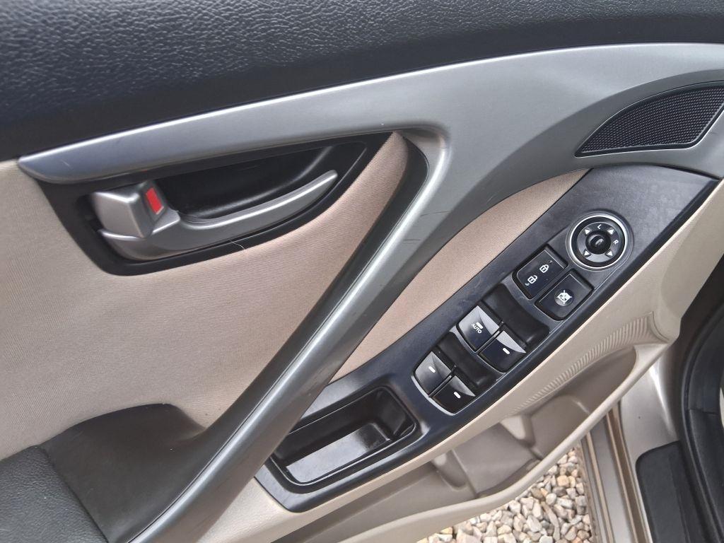 Hyundai Elantra  2015