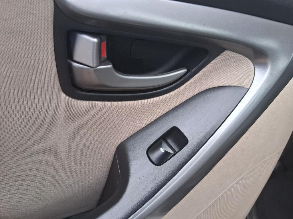 Hyundai Elantra  2015