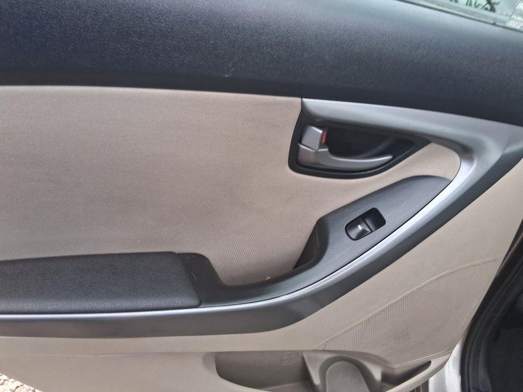 Hyundai Elantra  2015
