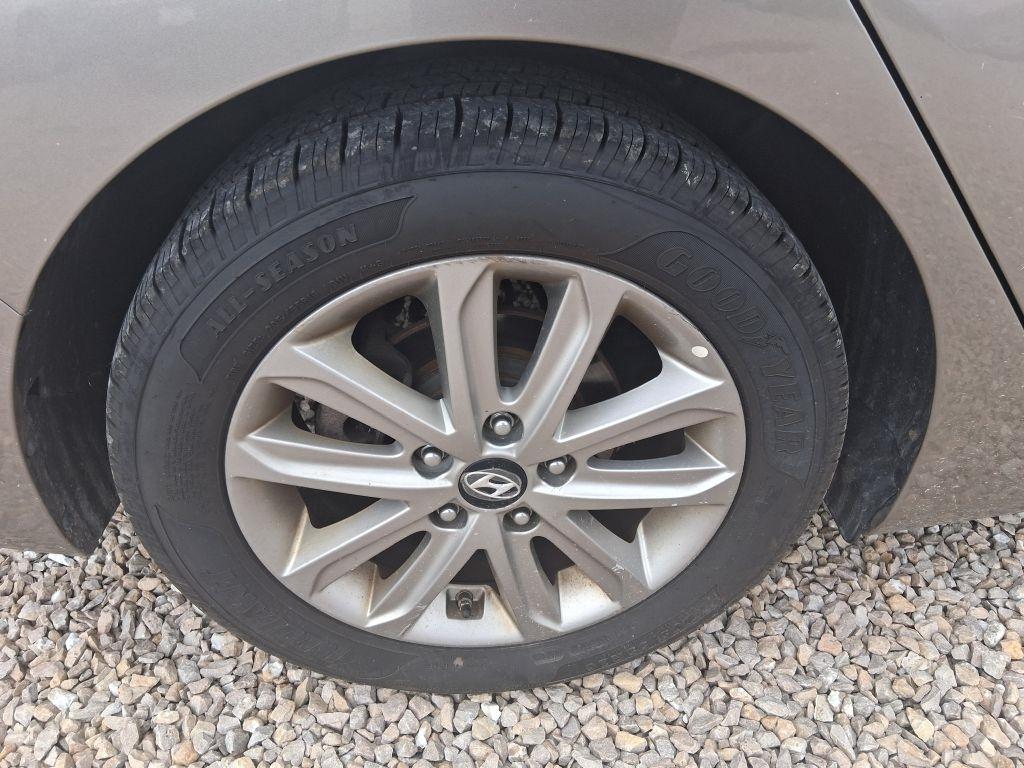Hyundai Elantra  2015