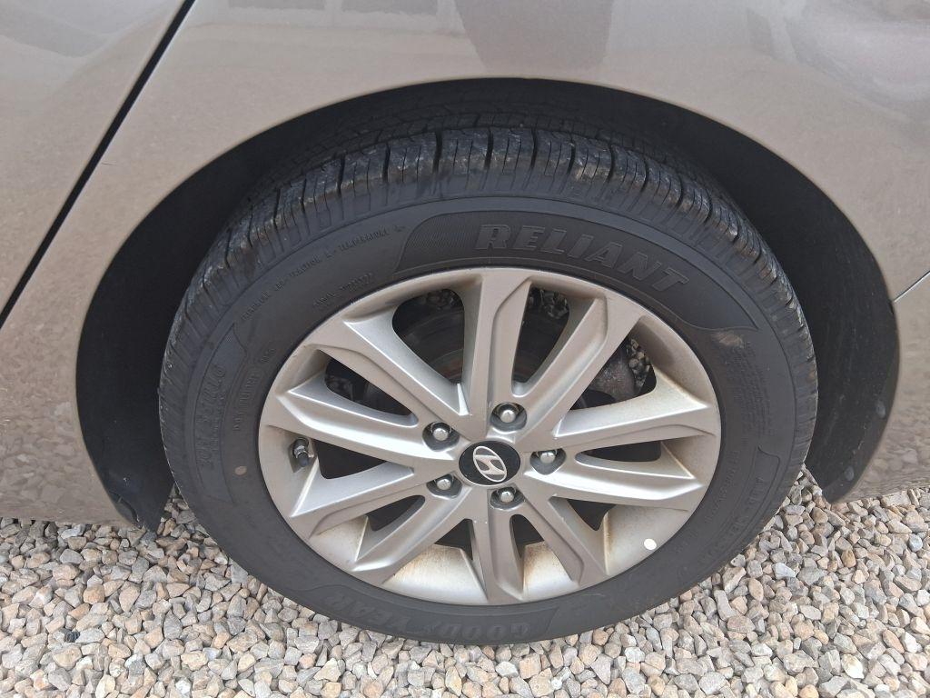 Hyundai Elantra  2015