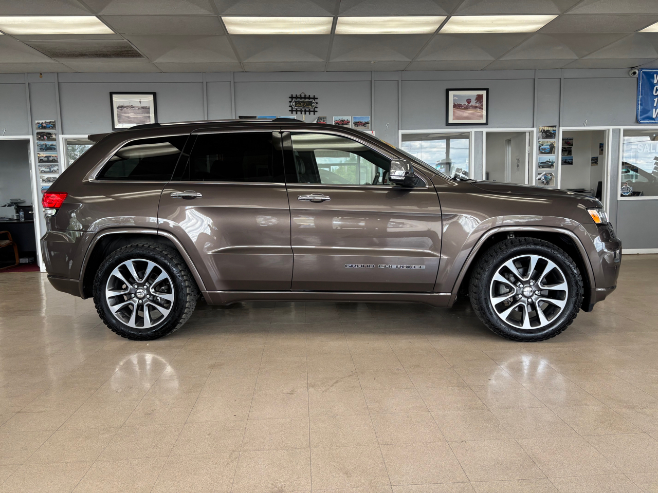 Jeep Grand Cherokee Overland 4WD 2017 Jeep Grand Cherokee Overland 4WD 2017