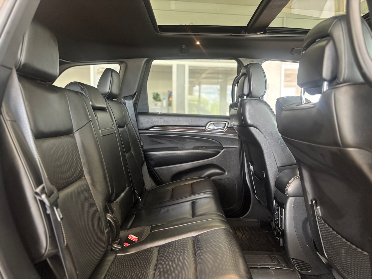 Jeep Grand Cherokee Overland 4WD 2017 Jeep Grand Cherokee Overland 4WD 2017