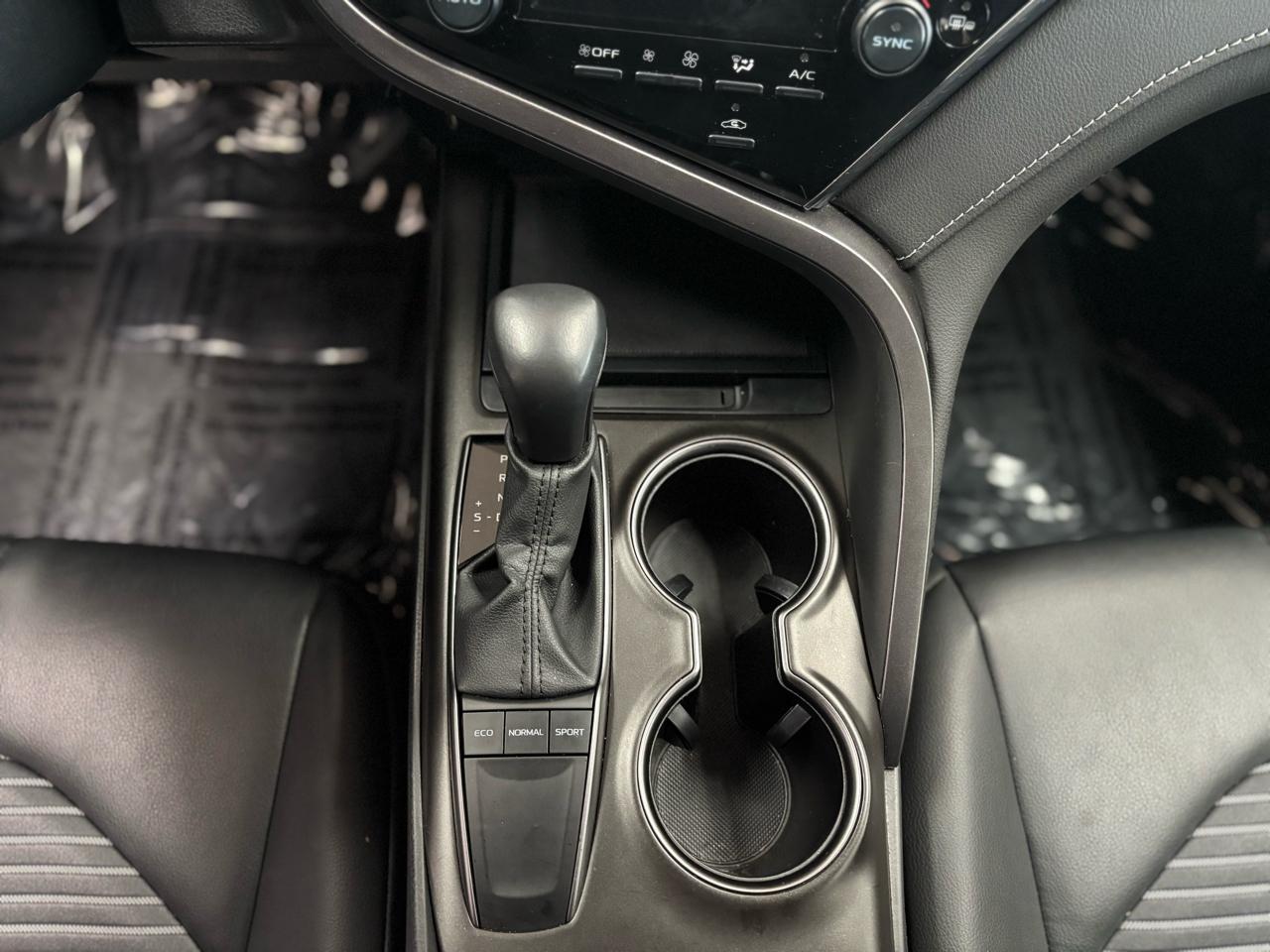 Toyota Camry SE 2024