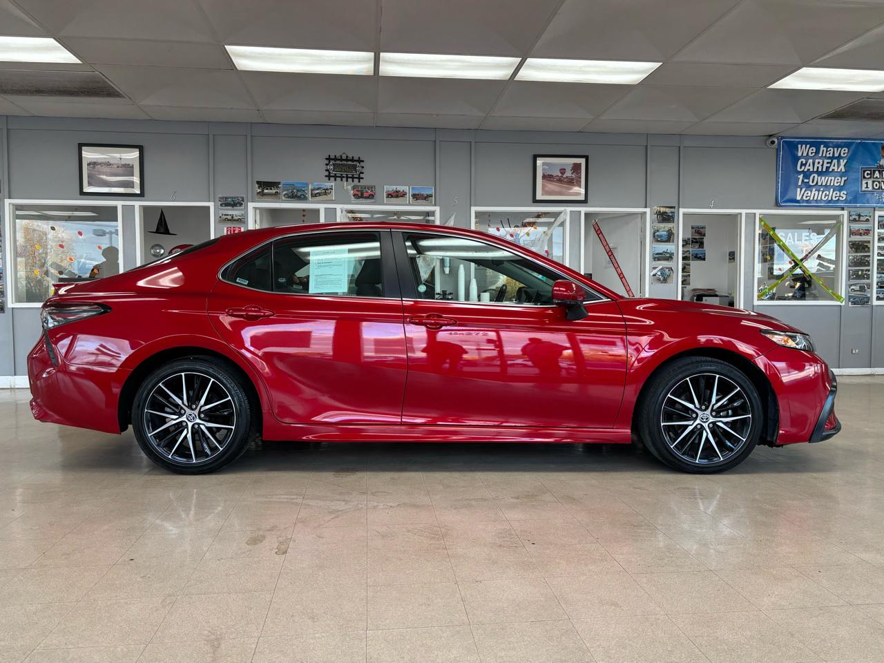 Toyota Camry SE 2024