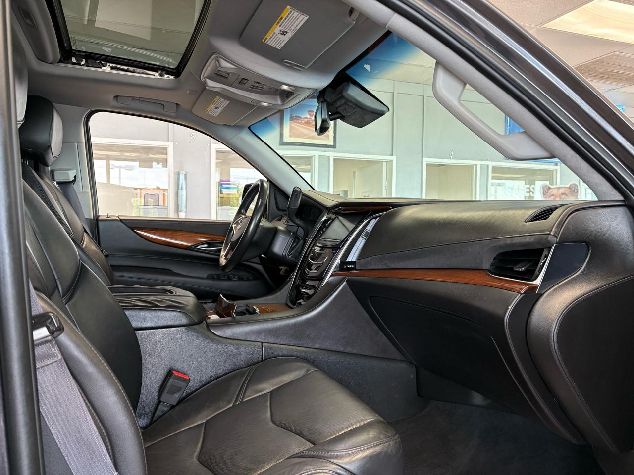 Cadillac Escalade ESV 4WD 4dr Luxury Collection 2016