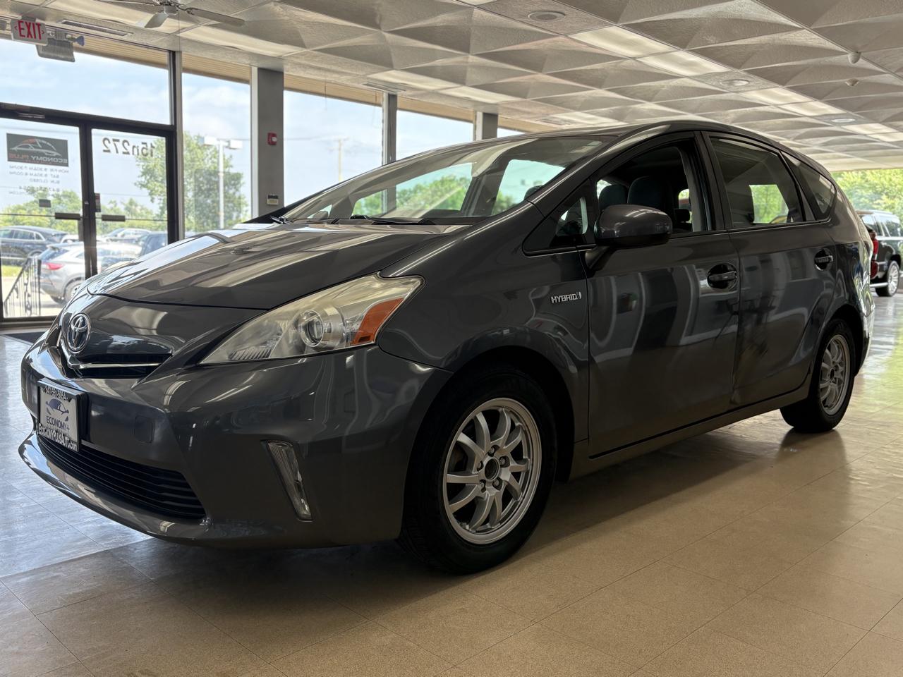 Toyota Prius V 5dr Wgn Two (Natl) 2013