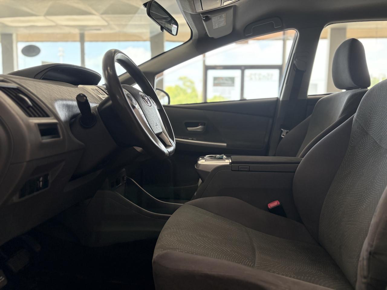 Toyota Prius V 5dr Wgn Two (Natl) 2013