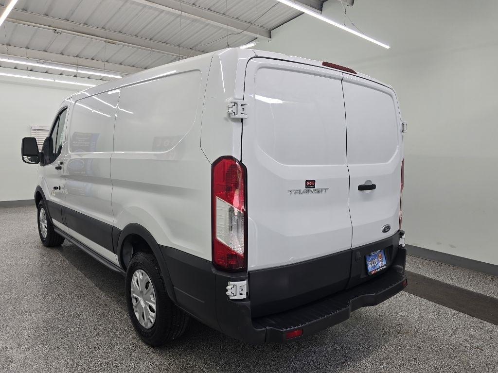 Ford Transit 250 Van Low Roof 60/40 Pass.130-in. WB 2017