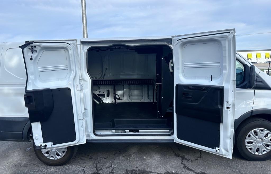 Ford Transit 250 Van Low Roof 60/40 Pass.130-in. WB 2017