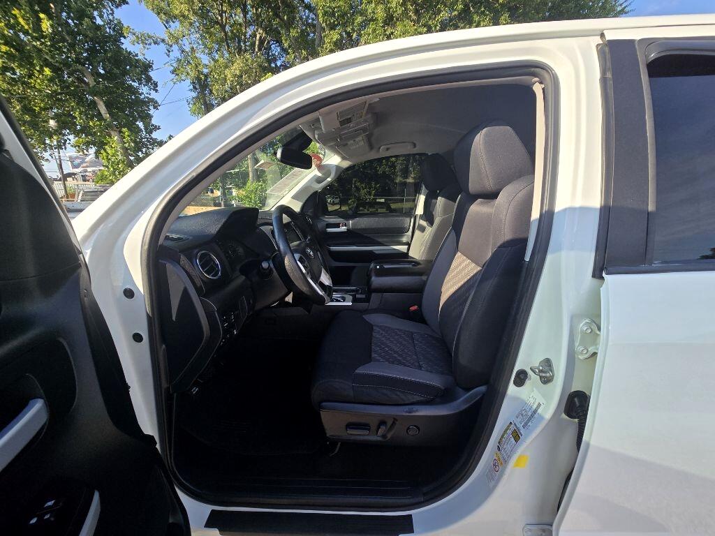 2019 Toyota Tundra SR5 CrewMax photo 4
