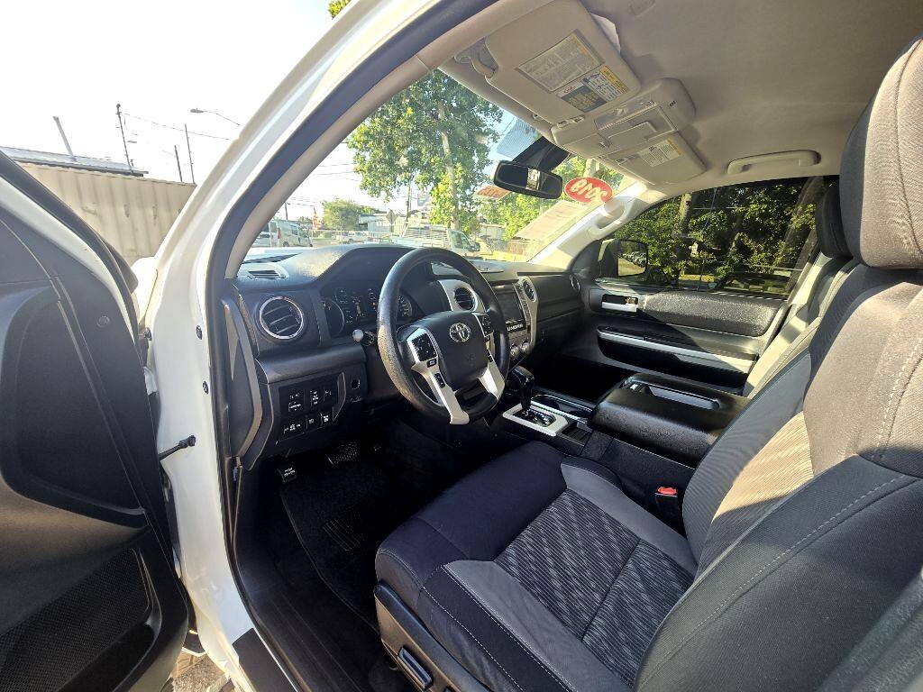 2019 Toyota Tundra SR5 CrewMax photo 5