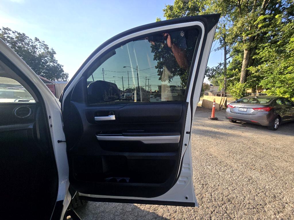 2019 Toyota Tundra SR5 CrewMax photo 16