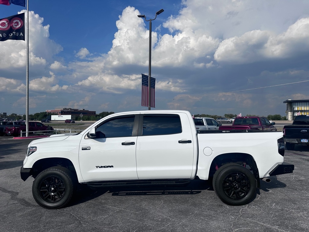 Toyota Tundra SR5 5.7L V8 CrewMax 4WD 2019 Toyota Tundra SR5 5.7L V8 CrewMax 4WD 2019