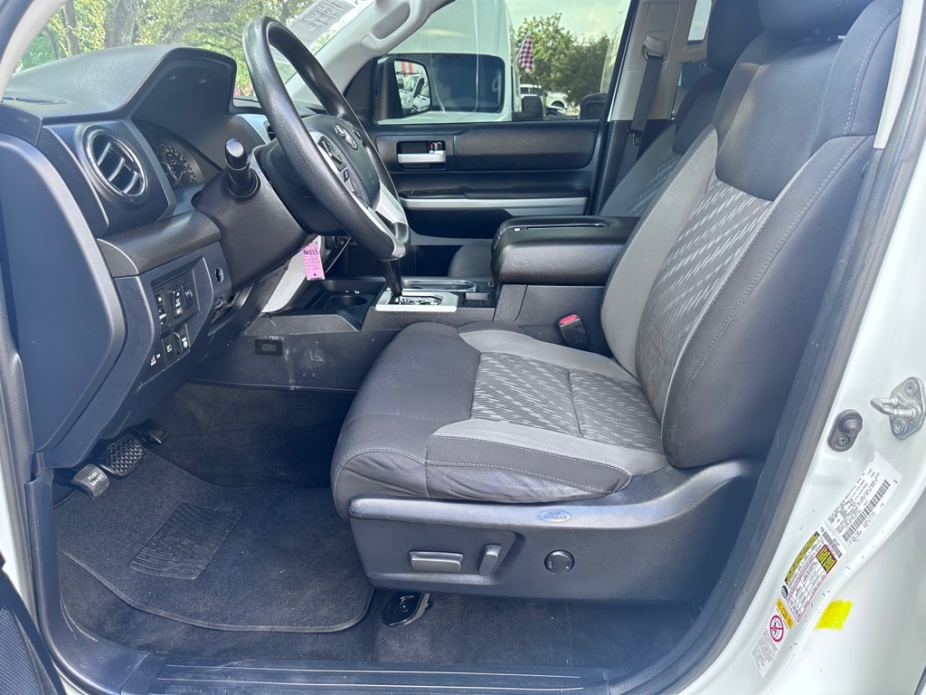 Toyota Tundra SR5 5.7L V8 CrewMax 4WD 2019 Toyota Tundra SR5 5.7L V8 CrewMax 4WD 2019