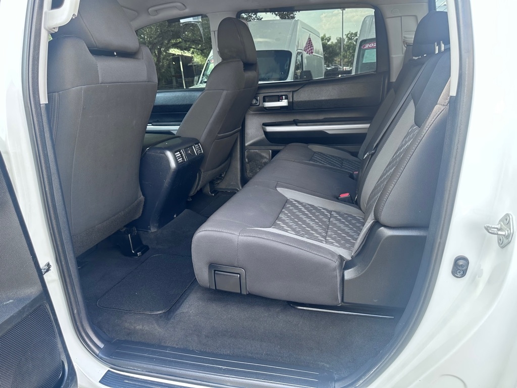 Toyota Tundra SR5 5.7L V8 CrewMax 4WD 2019 Toyota Tundra SR5 5.7L V8 CrewMax 4WD 2019