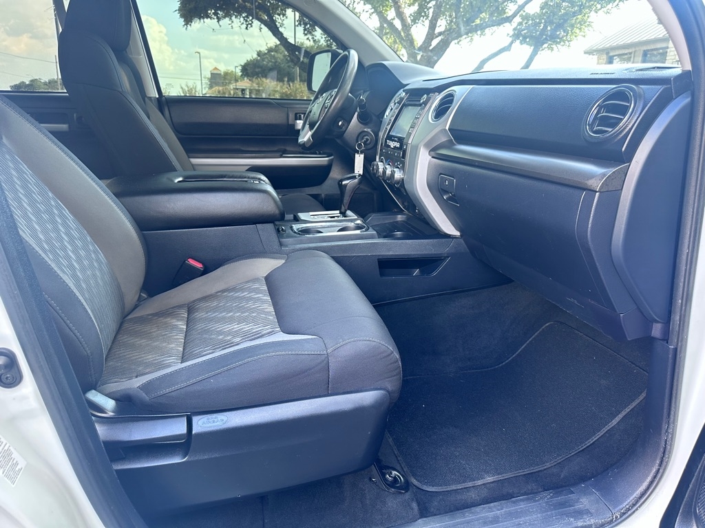 Toyota Tundra SR5 5.7L V8 CrewMax 4WD 2019 Toyota Tundra SR5 5.7L V8 CrewMax 4WD 2019