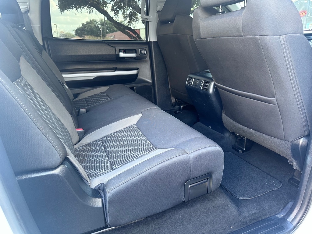 Toyota Tundra SR5 5.7L V8 CrewMax 4WD 2019 Toyota Tundra SR5 5.7L V8 CrewMax 4WD 2019