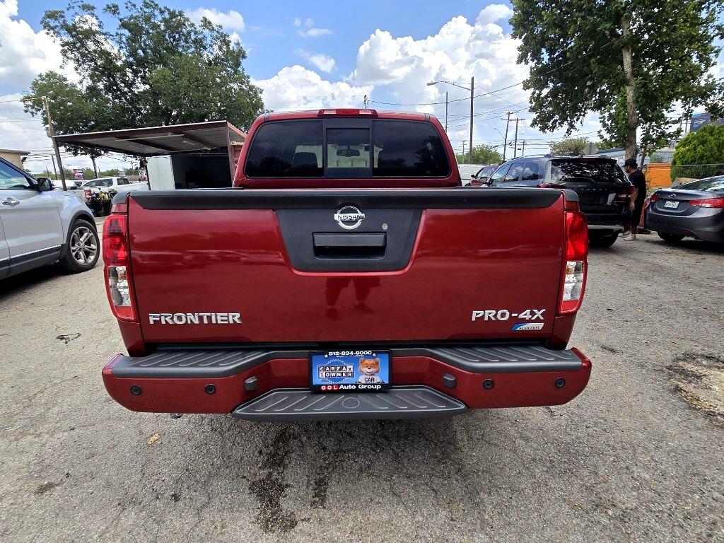 2017 Nissan Frontier PRO-4X Crew Cab photo 4