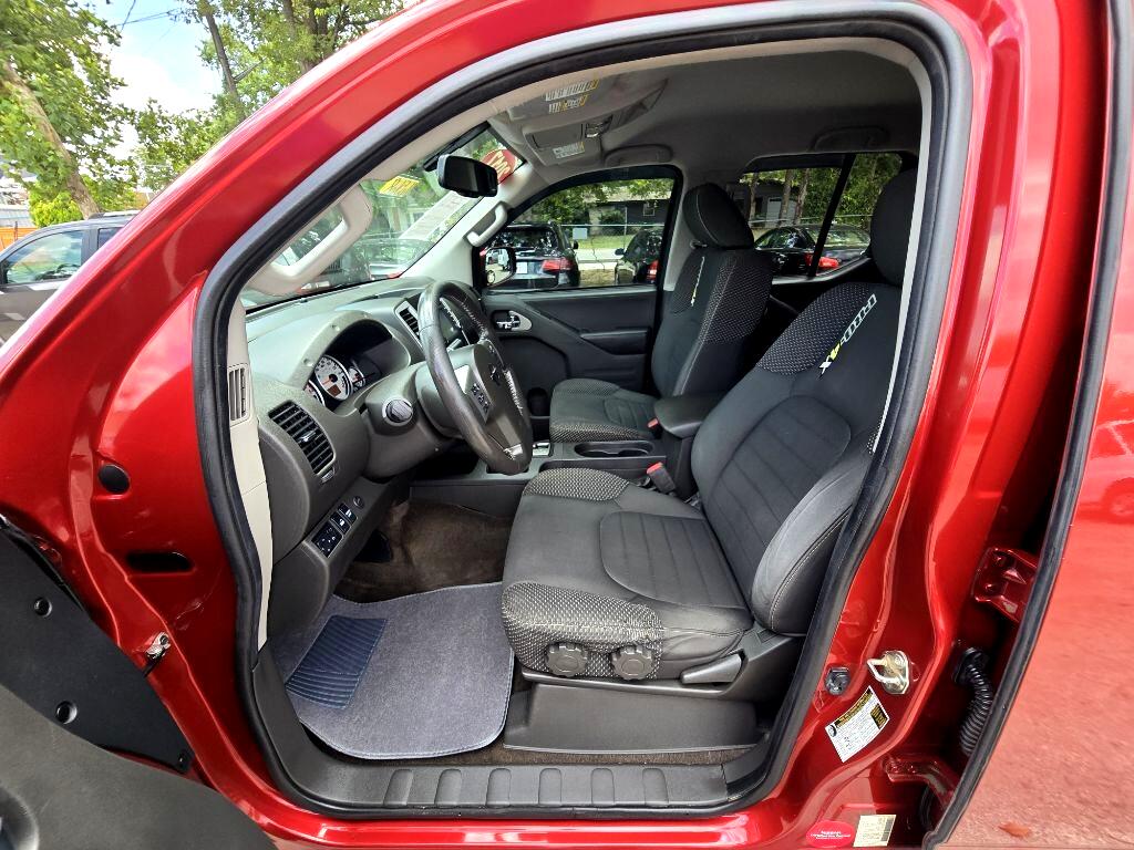2017 Nissan Frontier PRO-4X Crew Cab photo 10