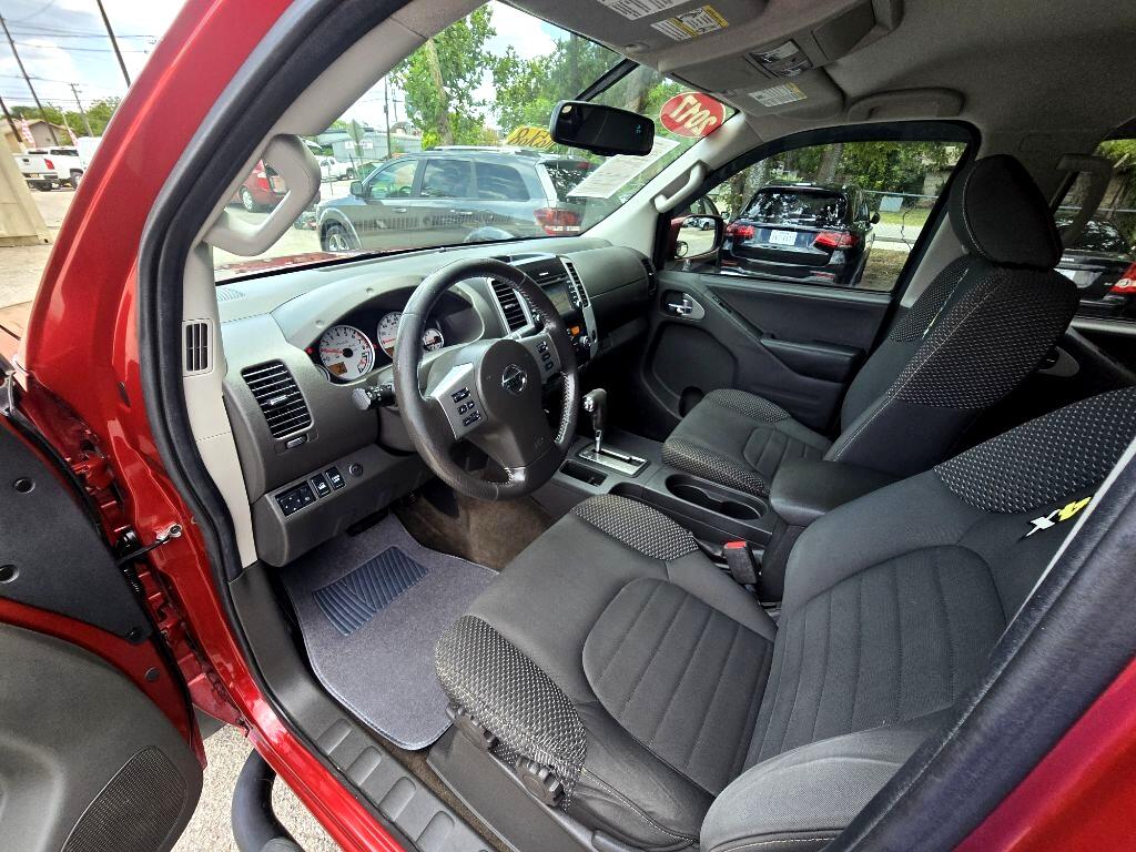 2017 Nissan Frontier PRO-4X Crew Cab photo 11