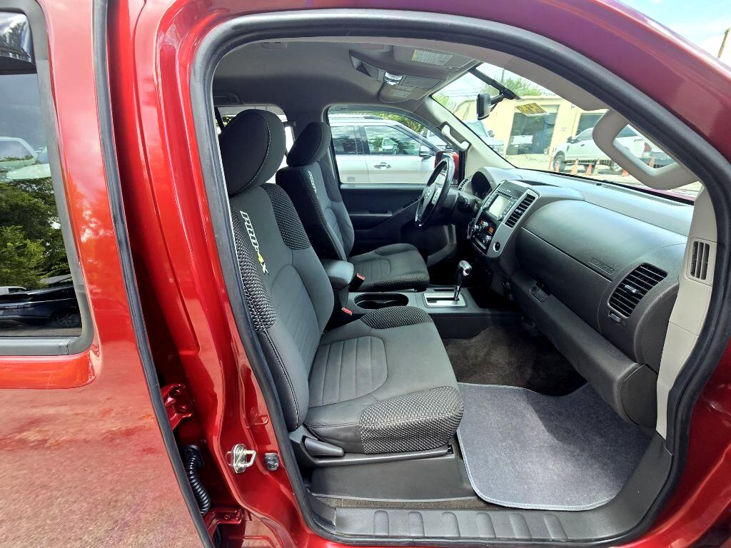 2017 Nissan Frontier PRO-4X Crew Cab photo 16