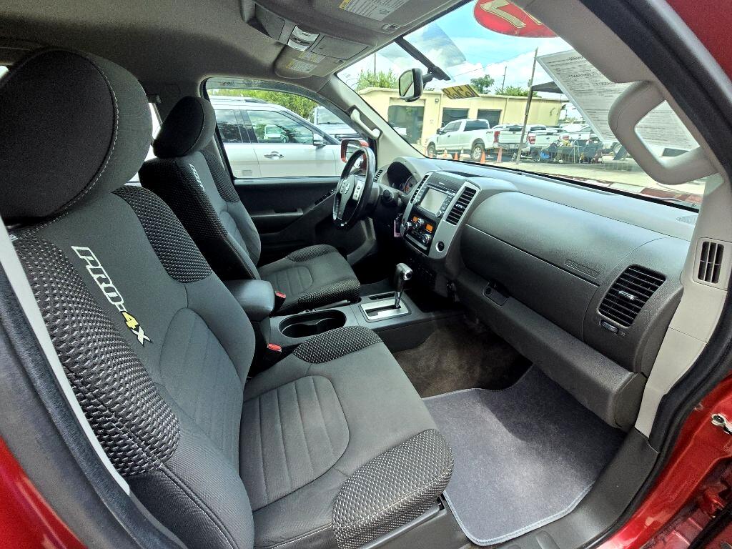 2017 Nissan Frontier PRO-4X Crew Cab photo 17