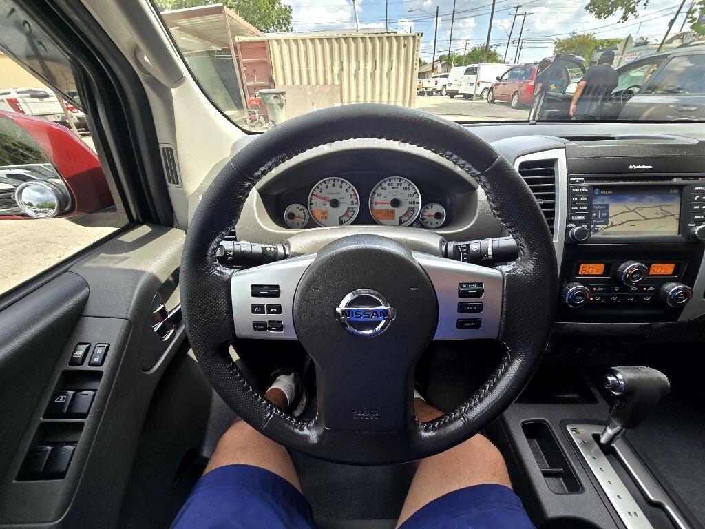 2017 Nissan Frontier PRO-4X Crew Cab photo 21