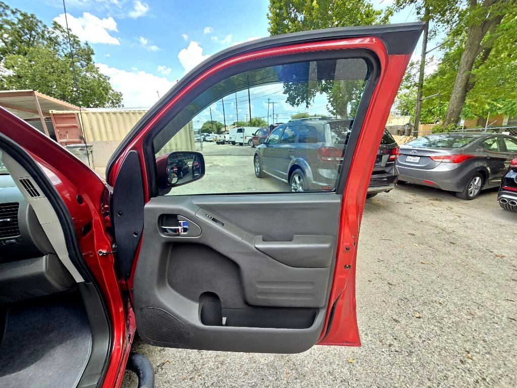 2017 Nissan Frontier PRO-4X Crew Cab photo 25