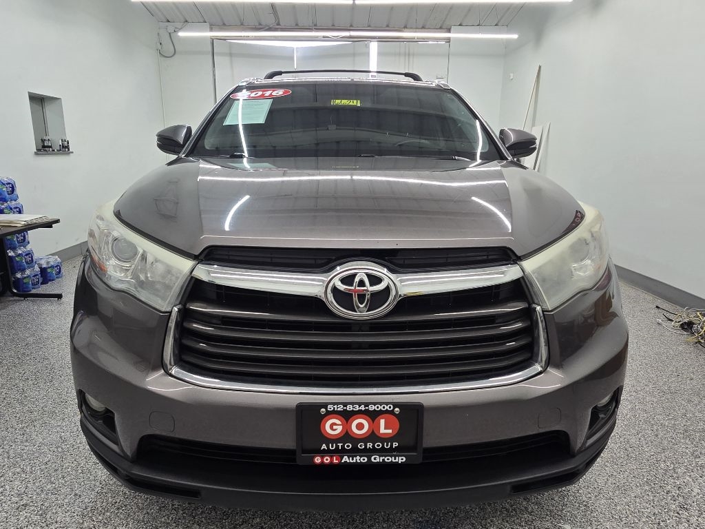 2016 Toyota Highlander XLE photo 2