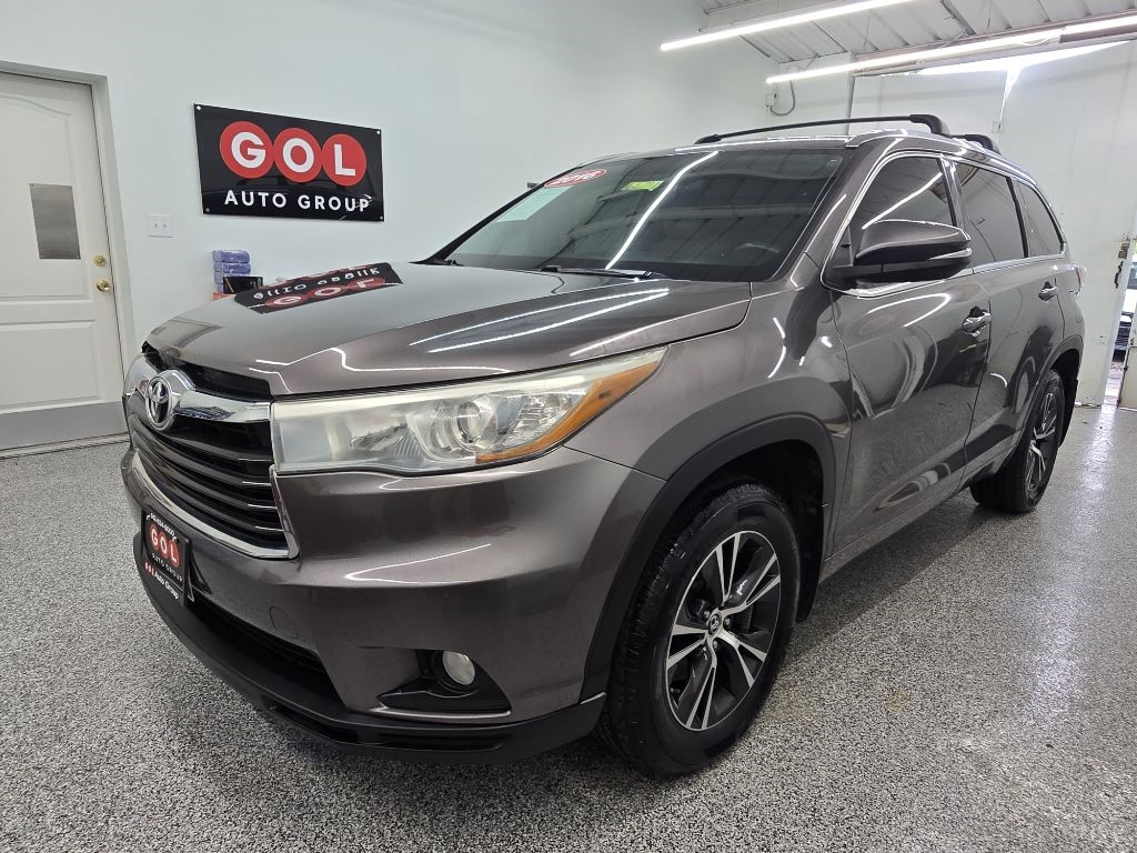 2016 Toyota Highlander XLE photo 3