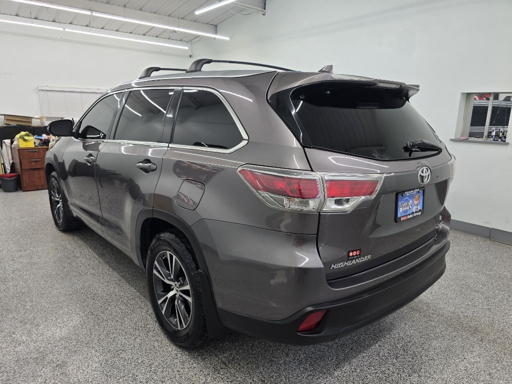 2016 Toyota Highlander XLE photo 4