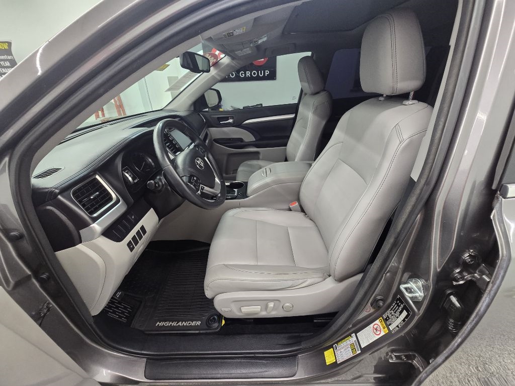 2016 Toyota Highlander XLE photo 8