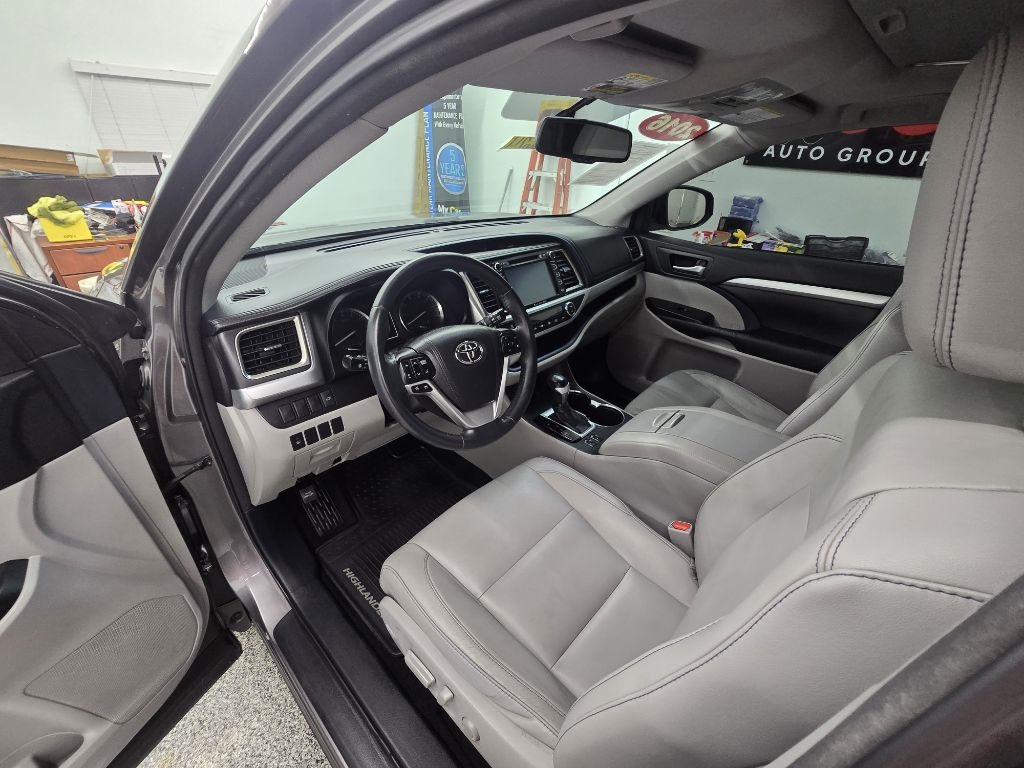 2016 Toyota Highlander XLE photo 9