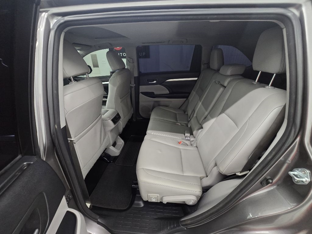 2016 Toyota Highlander XLE photo 10