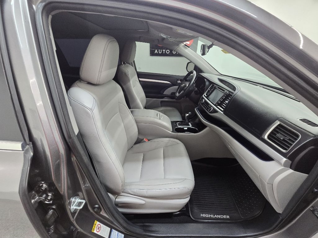 2016 Toyota Highlander XLE photo 14